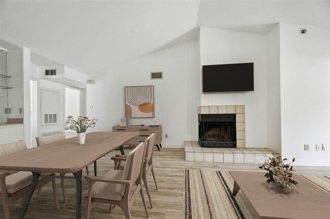 Photo - 2450 Wickersham Ln Unit 106