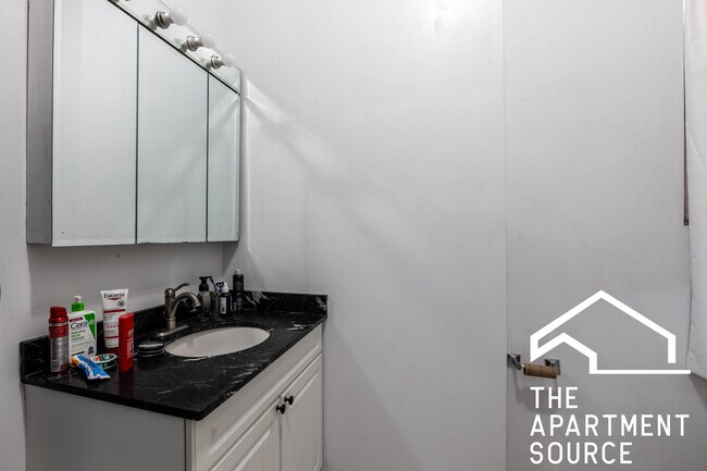 Photo - 2517 N Ashland Ave Unit 1