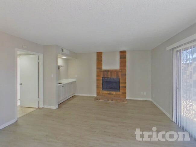 Photo - 1628 E St Anne Ave