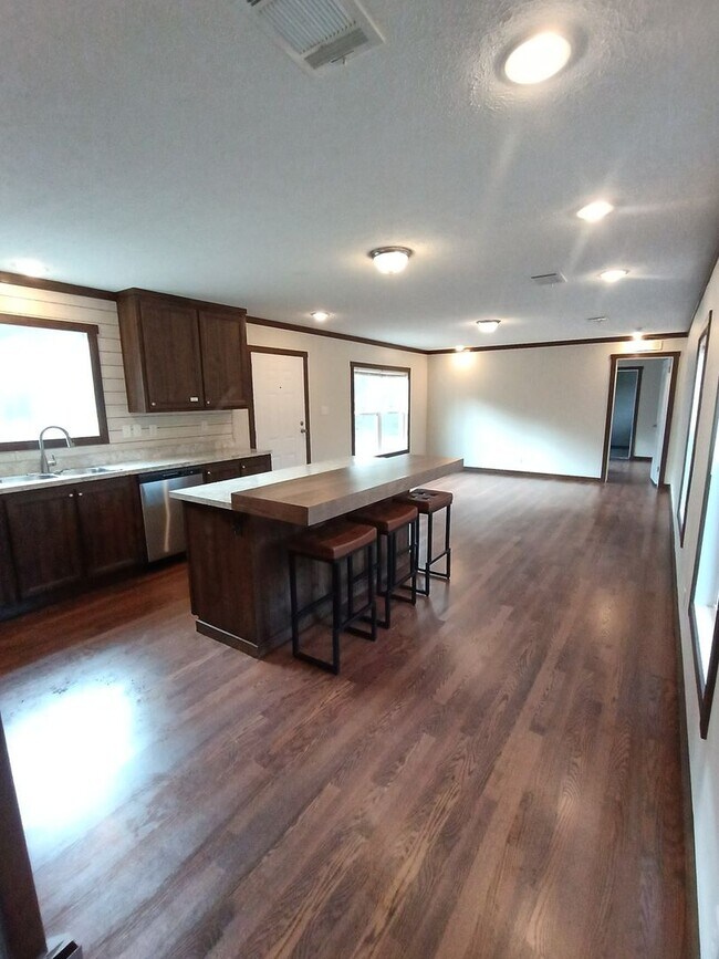 Photo - 785 Sandridge Rd