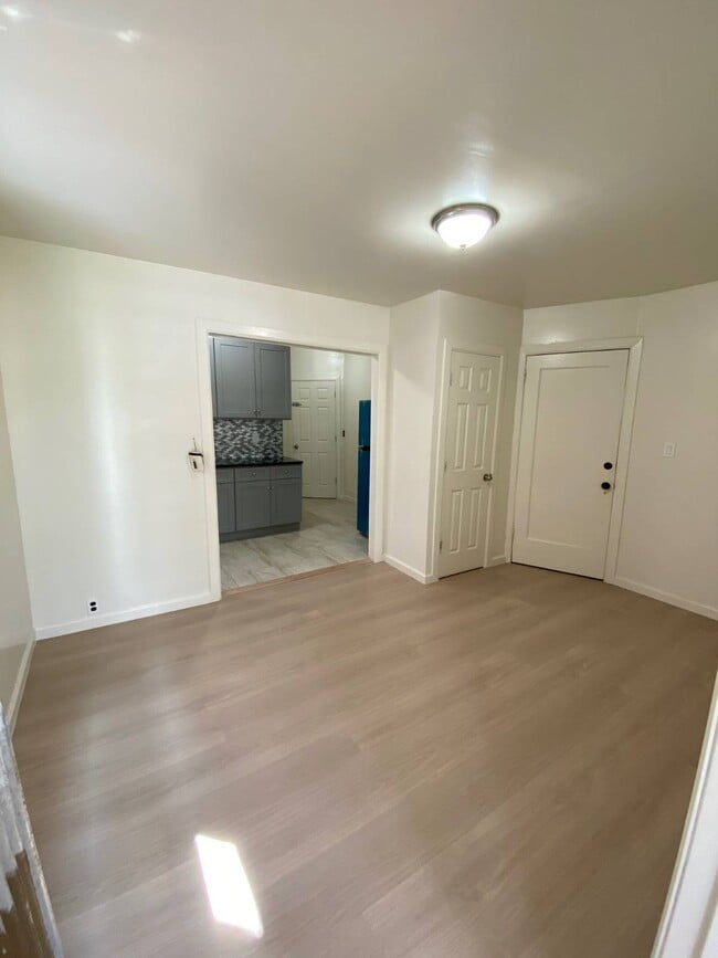 Photo - 2222 Newbold Ave