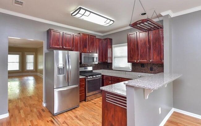 Photo - 371 Woodward Ave SE