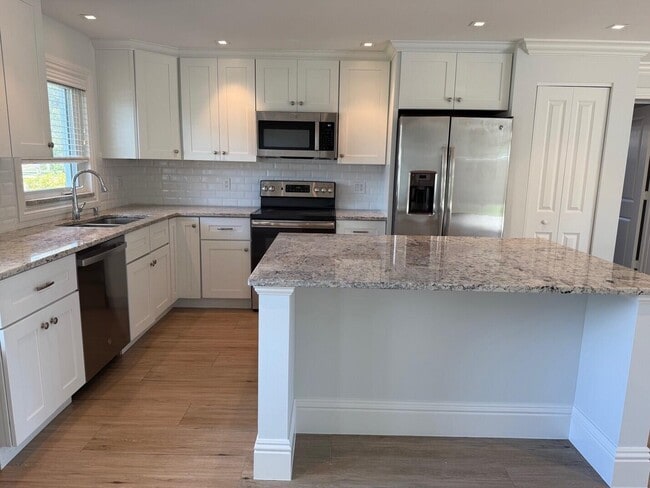 Photo - 1611 Treemont Ave