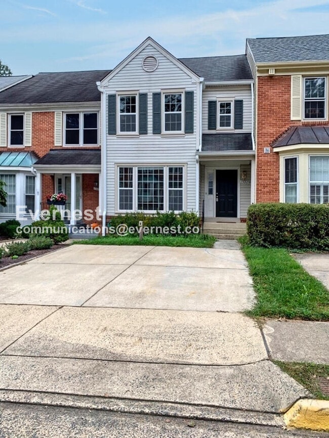 Building Photo - 2 Bed/2.5 Bath Townhome with Fenced Yard /...