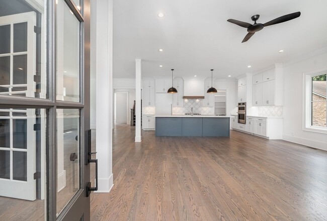 Photo - 909B Gale Ln