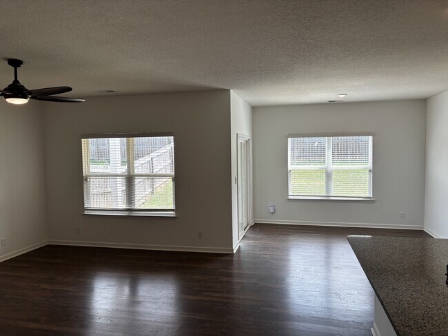 Photo - 2732 Minuteman Ln