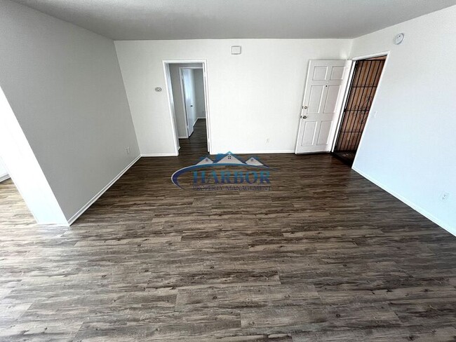 Photo - 672 W 12th St Unit 3