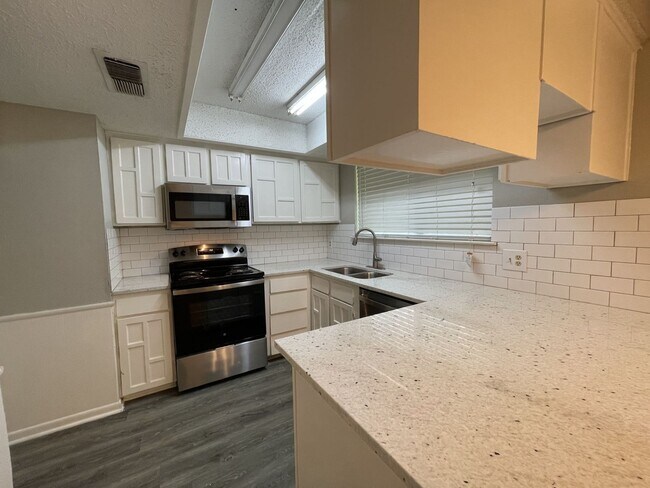 Photo - 2304 Norwich Ct