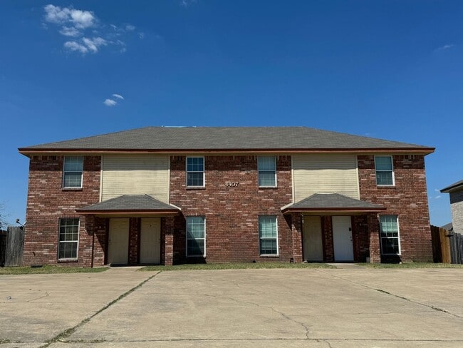Building Photo - 4407 Abigail Dr Rental
