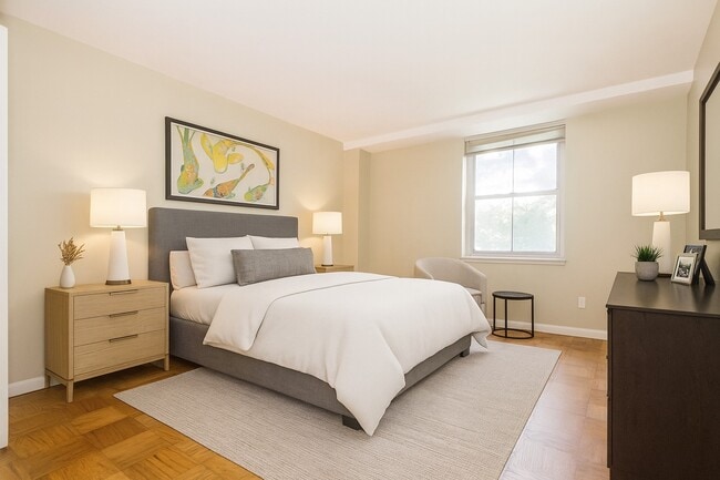 Photo - 2030 N Adams St