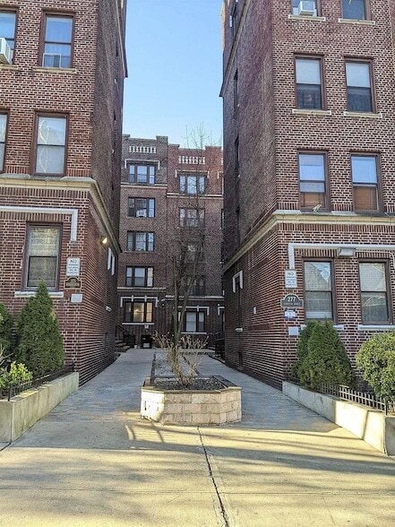 Building Photo - 277 Harrison Ave Rental