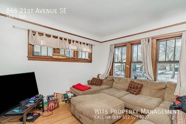 Photo - 866 21st Ave SE