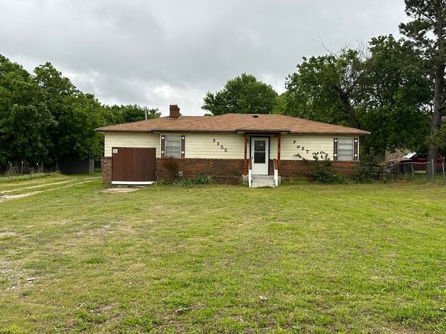 Building Photo - 4 Bed, 2 Bath, 2 dInng, 2 Living