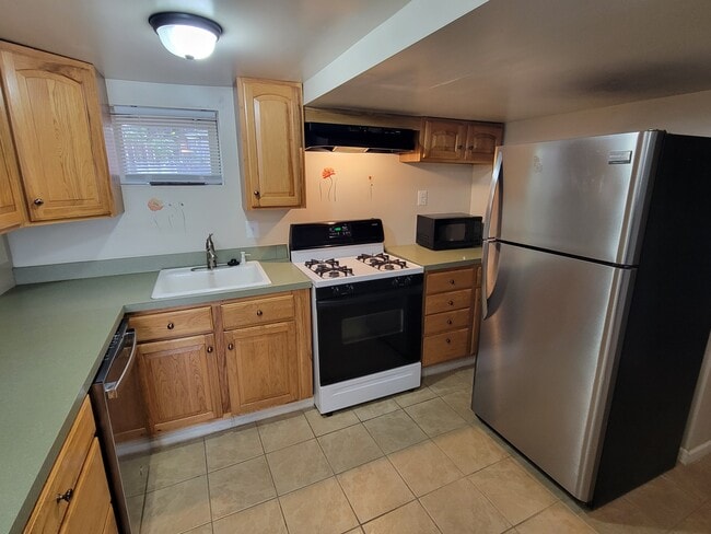Building Photo - 2030 N Cleveland St Unit A Rental