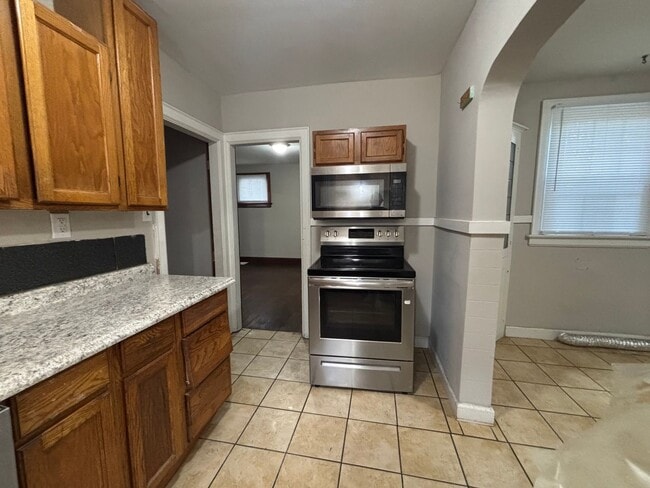 Photo - 516 Wrexham Ave