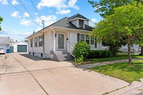Building Photo - 110 N 1st St Rental