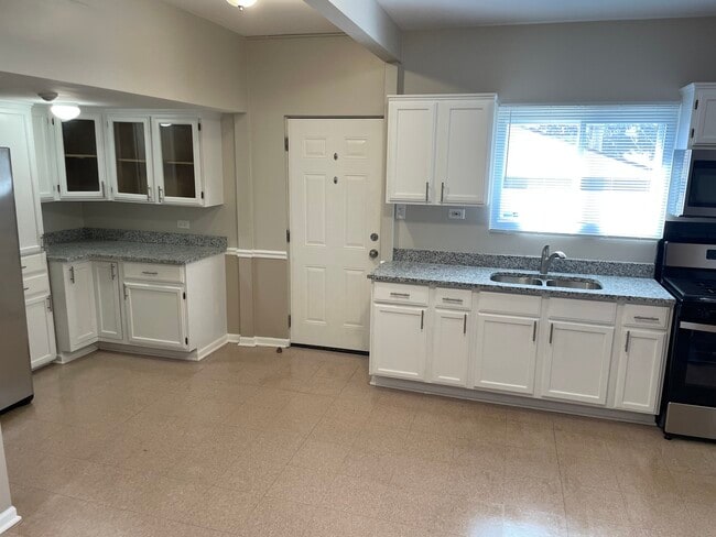 Photo - 714 Broadway Ave