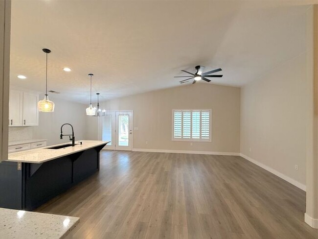 Photo - 3 bed, 2 bath home with 2 car garage