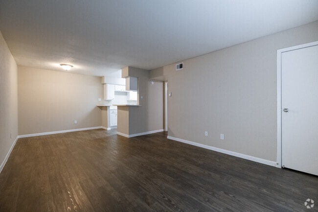 1 habitación, 1 baño - 712 pies cuadrados - Sala de estar - Altmonte