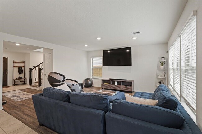 Photo - 4826 Hickory Deer Ln