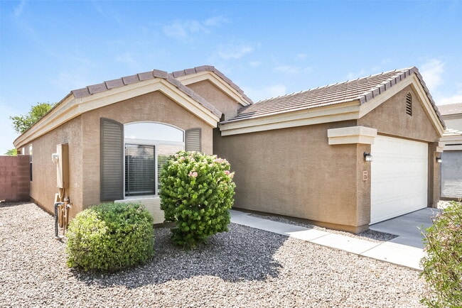 5704 S 32nd Dr