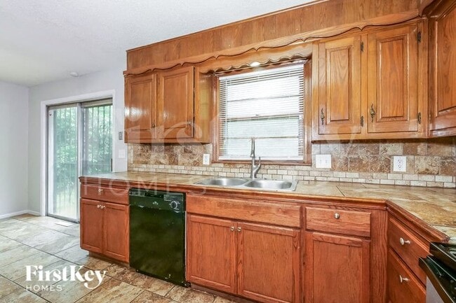 Photo - 7400 E 75 St