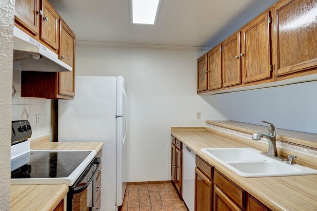 Photo - 3 BR / 2.5BA Townhouse Condo – Woodside Co...