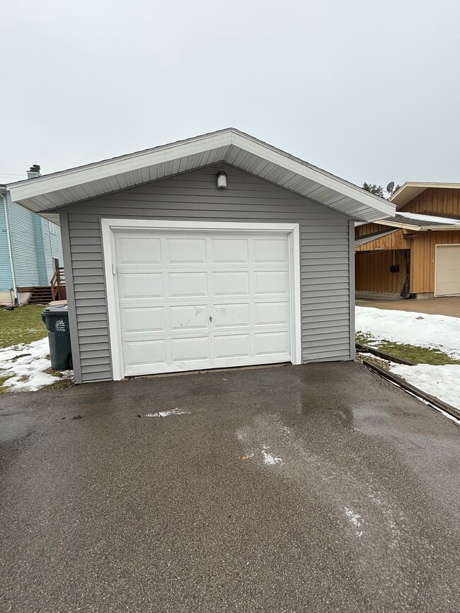 Building Photo - 2006 Floyd Pl Unit 4