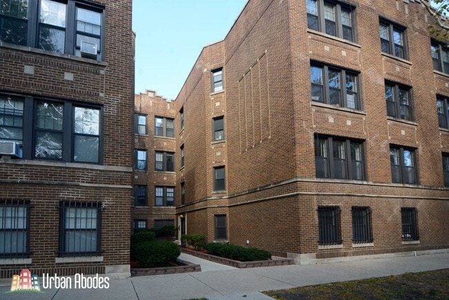 Building Photo - 1448 W Byron St Unit M373 Rental