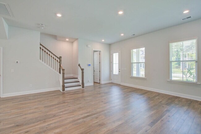 Photo - 185 Barons Dr