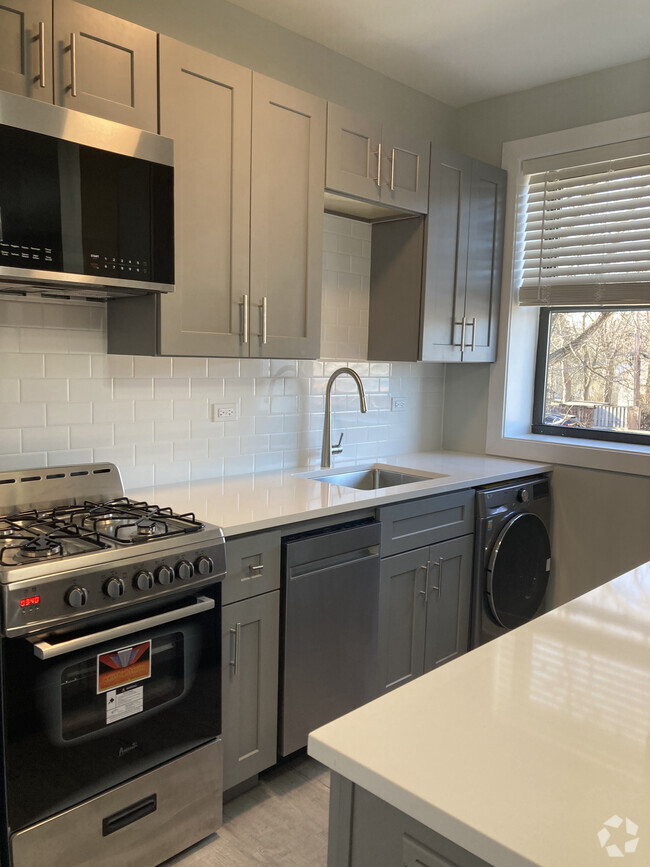 Building Photo - 372 Hazel Ave Unit D6 Rental