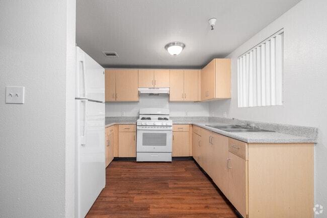 1BR, 1BA - 529SF - Kitchen