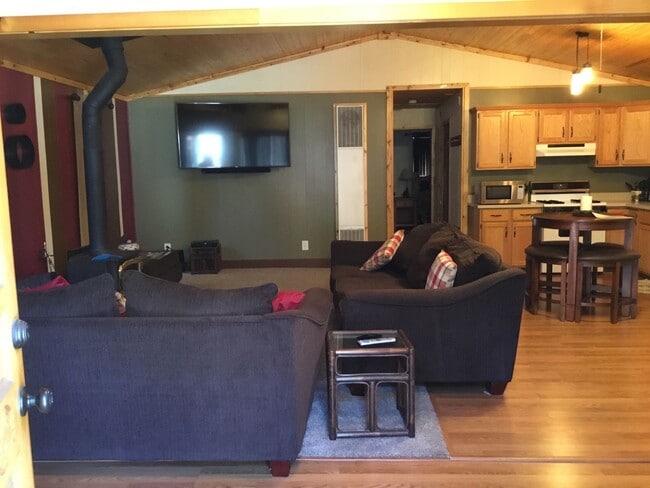 Photo - Big Bear Lake- 2 Bedroom 2 Bath Cabin