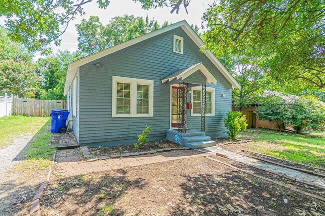 628 W Comanche St