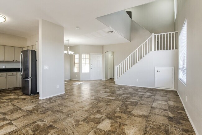 Photo - 1410 E June St