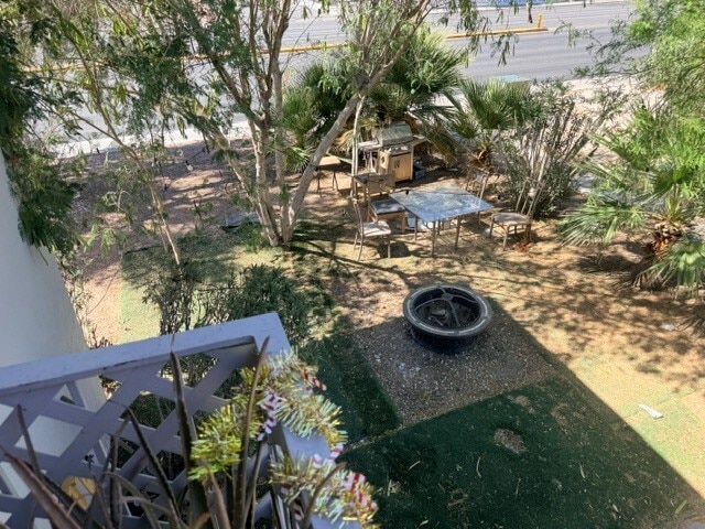 Shared Outside Patio - 1486 E Desert Inn Rd Unit 4