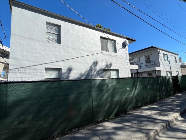 Building Photo - 1317 NW 2nd Ave Unit 1-1 Rental