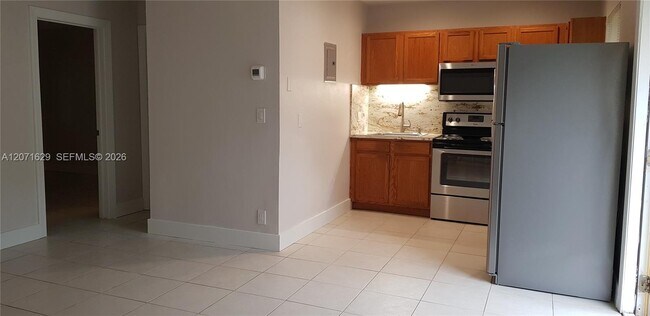 Photo - 818 SW 4th St Unit 3