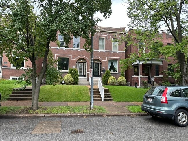 Building Photo - Wonderful 3bedroom 2 Bath Townhome In South City