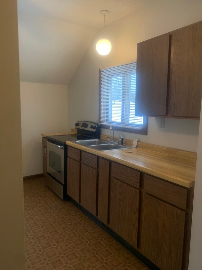 Building Photo - 210 N Sophie St Unit B Rental