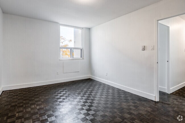 2BR, 1BA - 982SF - Primary Bedroom