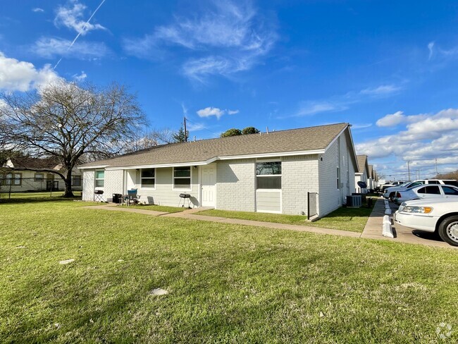 Building Photo - 1910 Finfeather Rd Rental