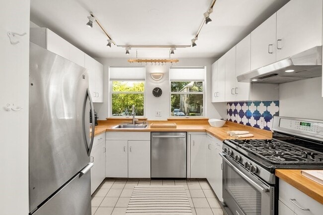 Photo - 111 Chilton St