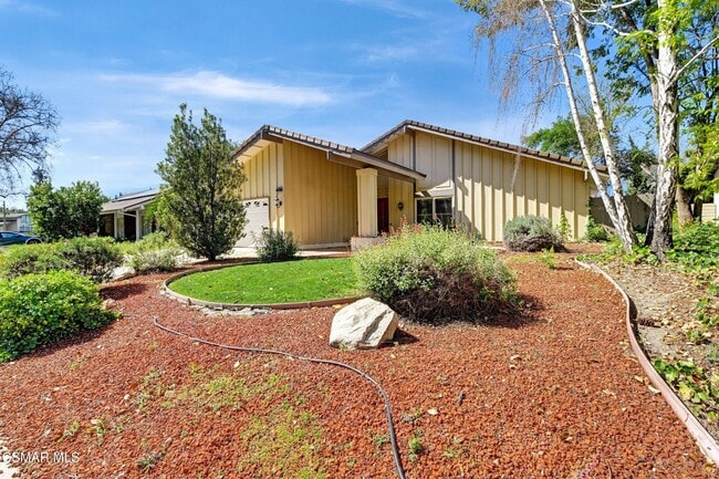 Photo - 2923 E Sierra Dr