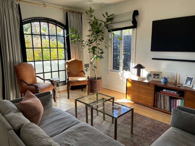 Photo - 7715 Waring Ave