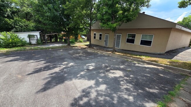 Photo - 1205 Valmar St
