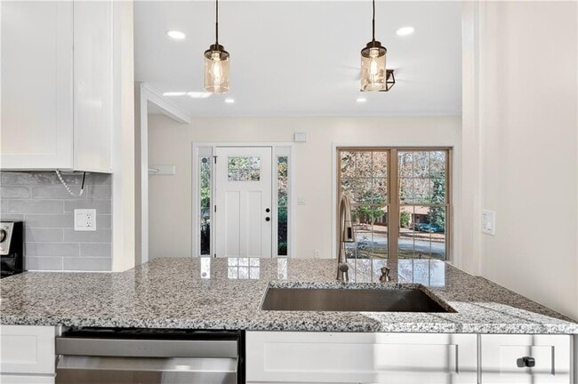 Photo - 2918 Highland Dr SE