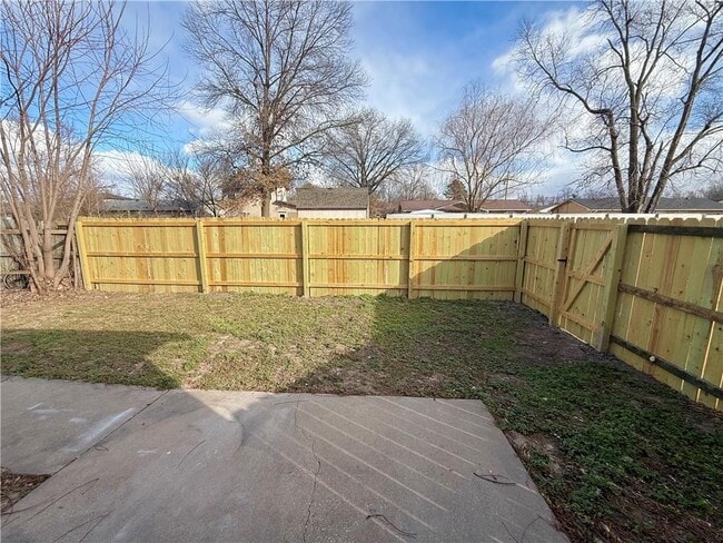 Photo - 909 Durham Pl