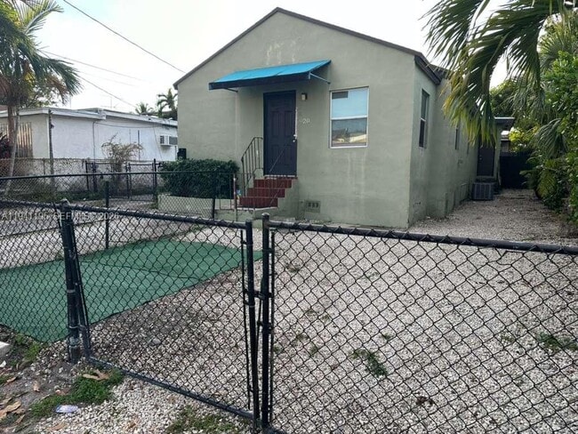 Building Photo - 920 NW 22nd Ct Unit 920