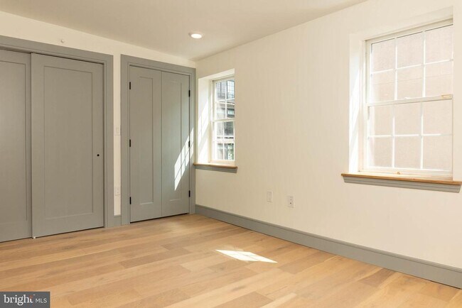 Photo - 327 S 16th St